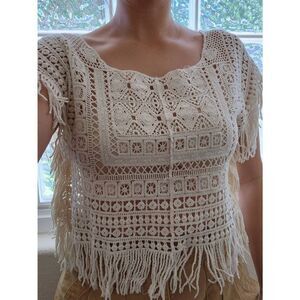 Passport small 90s cream boho fringe hippie crop top blouse doilie floral lace